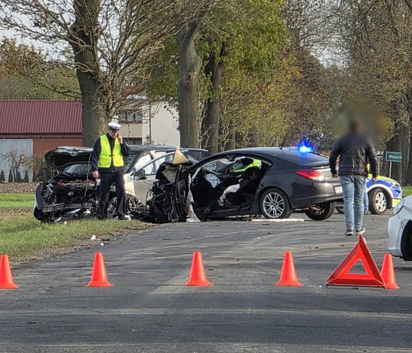 Poważny wypadek na trasie Wziąchów-Pogorzela. Cztery osoby w szpitalu...-84149