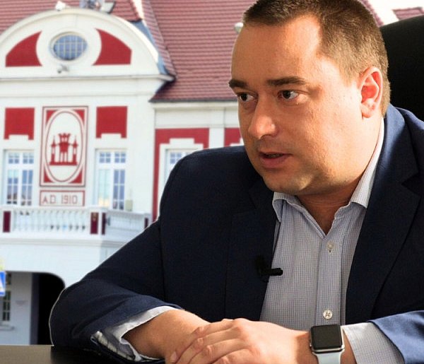 Czytelnicy pytają, burmistrz odpowiada. O cmentarz, o reklamy, o prezenty dla...-84389