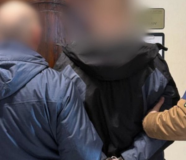 Niedawno wyszedł z więzienia. Usiłował zabić ojca. Teraz "wziął się za matkę"-84473