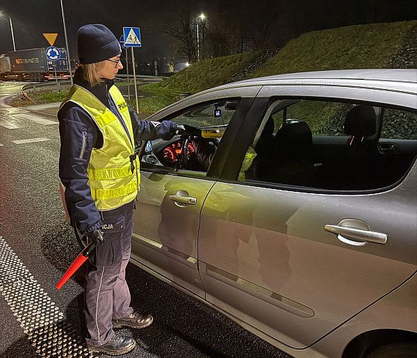 Zaczęli przed świtem. Zatrzymali ponad 1,5 tys. osób. Rekordzistką okazała się...-84509
