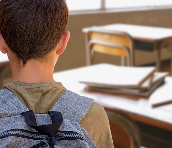 W szkole zapanował strach. Dzieci bały się chodzić na lekcje. Część rodziców...-84917