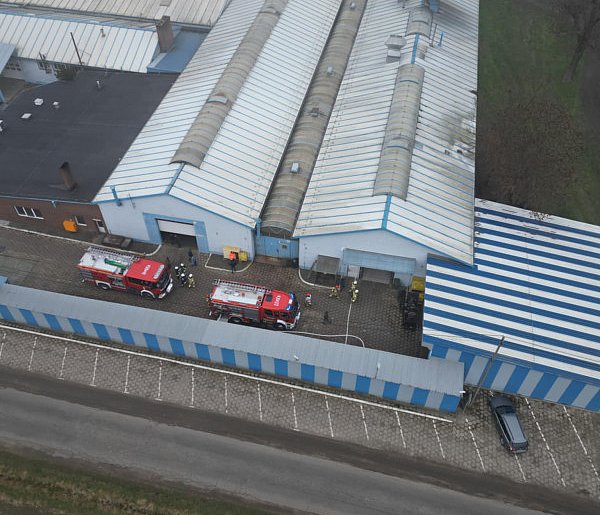 Sekundy grozy w lakierni. "Wybuchły" opary. Jedna osoba została ranna...-85017