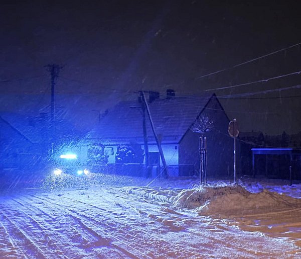 Służby nie nadążały. Drzewa pękały. W wielu miejscach zabrakło prądu...-85092