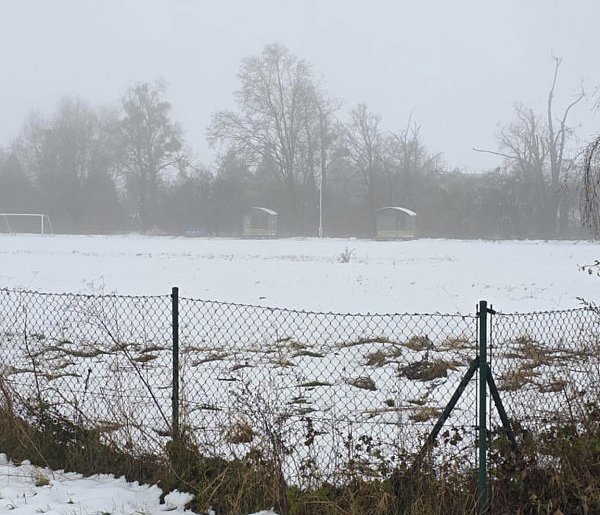 Powstanie kolejny market w powiecie? Trudna sprawa, bo chodzi o teren boiska-85197