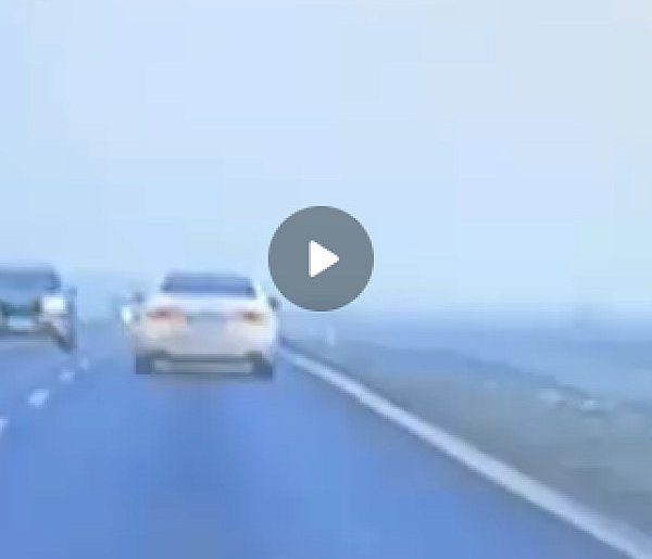 Nowa Cupra "złowiła" pierwszego pirata. Wideorejestrator nie miał litości-85425