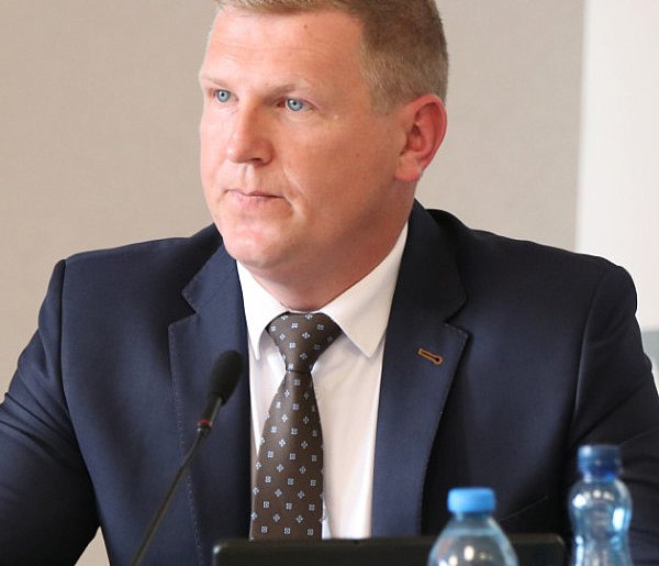 To jest wyczyn ekstremalny. Kierowcy walczą z dziurami, gmina z dokumentacją-85629