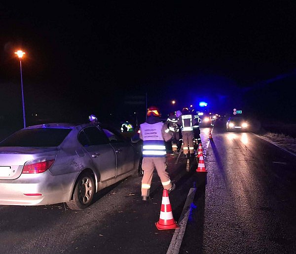 BMW leżało na dachu... Policjanci nie mieli wątpliwości co do przyczyny-85767