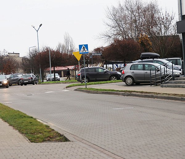 W centrum Gostynia znalazły ogromną sumę pieniędzy. Oddały. Właściciel poszukiwany-86104