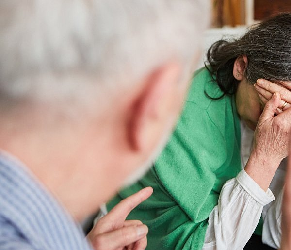 11-latka "uratowała babcię". Nie mogła już patrzeć na to, co wyprawia jej dziadek-86374