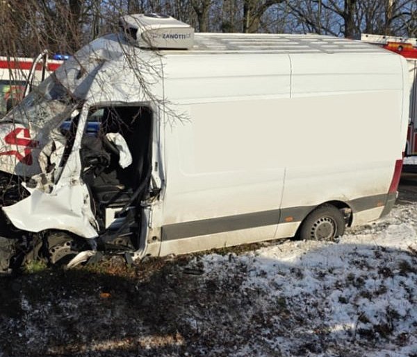 Poważny wypadek w Szelejewie Drugim! Kierowca zakleszczony w aucie. Wezwano LPR-86515