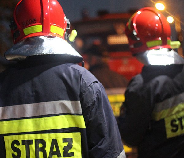 Nocna akcja strażaków w Gostyniu. W mieszkaniu pojawił się cichy zabójca-86632
