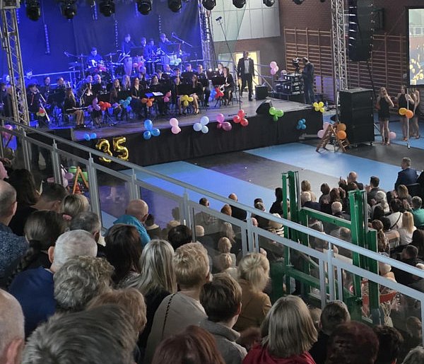 Wielowymiarowy i multikolorowy. Dotrzymali słowa. Zrobili widowisko!