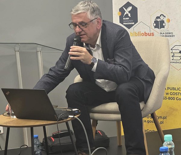 Roman Czejarek w Gostyniu. Na sali brakowało miejsc. Bo ta historia wciąż...