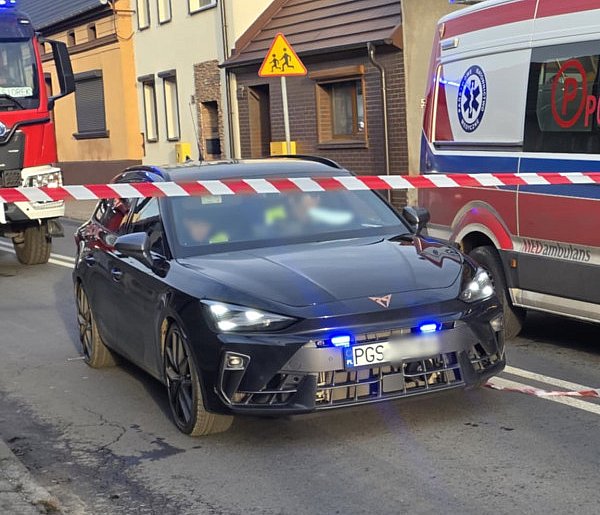 Policyjna Cupra długo nie pojeździła. Wkrótce wróci z naprawy. Wiemy co...