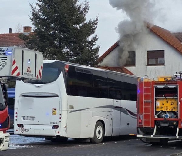 Płonie budynek mieszkalny w Gostyniu. Sytuacja wygląda bardzo poważnie...