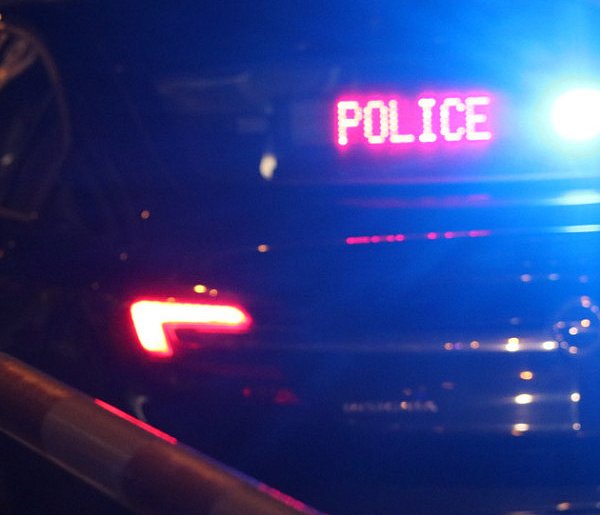 Dzielnicowy wypatrzył ją po zmroku, gdy jechała przez wieś. Kobiecie grożą...