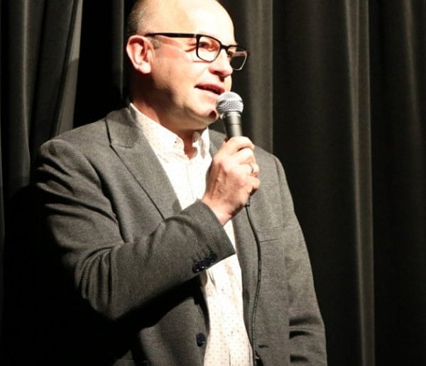 Miało być śmiesznie, ale...  Spektakl "się posypał", biblioteka zwraca za bilety