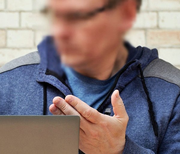 Napisał do niego "znajomy". Chwilę później był biedniejszy o kilka tysięcy...