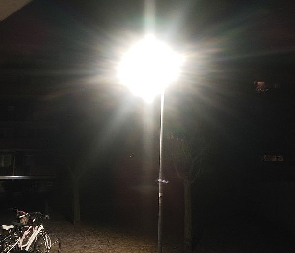 Nowe lampy, nowy problem. Niektórzy zaczęli narzekać, że teraz "biją po oczach"