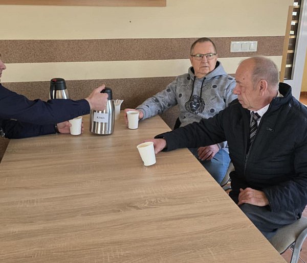 Bez mównicy i urzędowego tonu. To była pierwsza taka kawa z dzielnicowym...