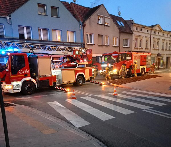 Dym nad kamienicą postawił służby na równe nogi. Finał był inny, niż się...