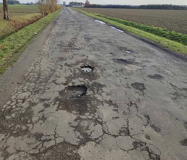 Od 5 lat proszą się o remont... Urzędnicy odbijają piłeczkę w drugą stronę