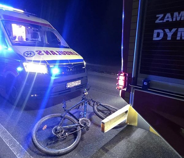 Nowe fakty po wypadku. Wiadomo, czy rowerzysta miał odblaski. Kierowca poszukiwany