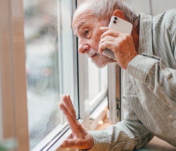Kiedy zadzwoniła, było już za późno.  Jej 59-letni mąż dał się podejść jak dziecko
