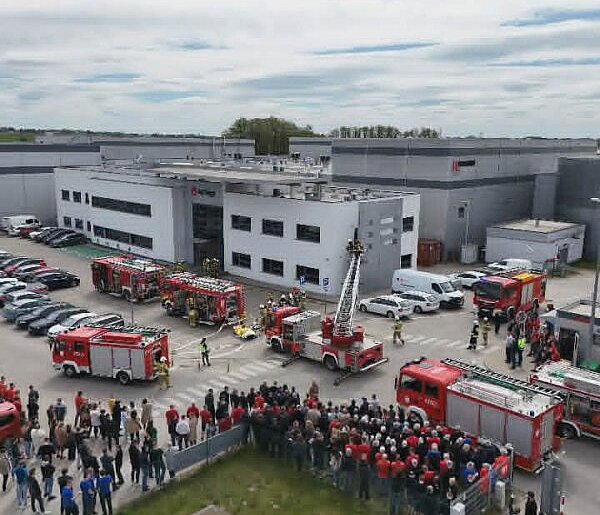 Pożar w biurowcu firmy i pracownicy bez wyjścia. To był test dla strażaków