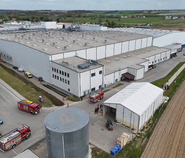 Groźne zdarzenie w firmie pod Gostyniem. Zgłoszenie mówiło o wybuchu na hali