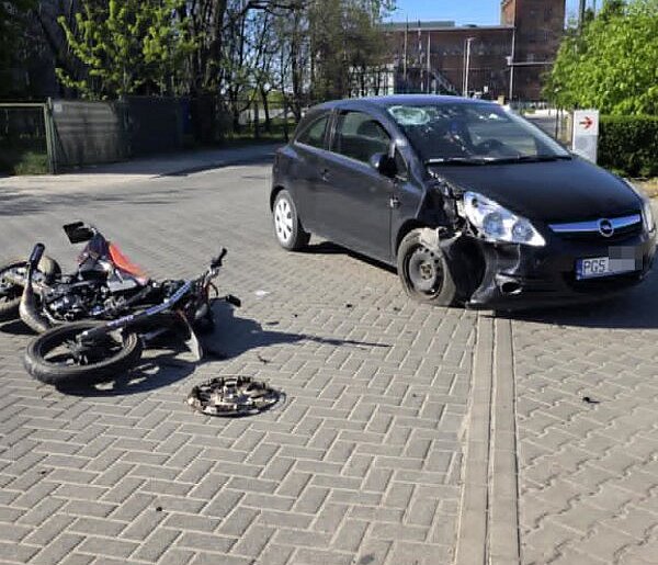 Wypadek w centrum Gostynia. 15-letni motorowerzysta poważnie poszkodowany