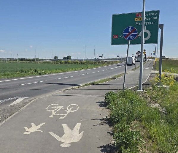 Od jednej strony wolno, od drugiej już nie? Piesi i rowerzyści mogą się tu zdziwić