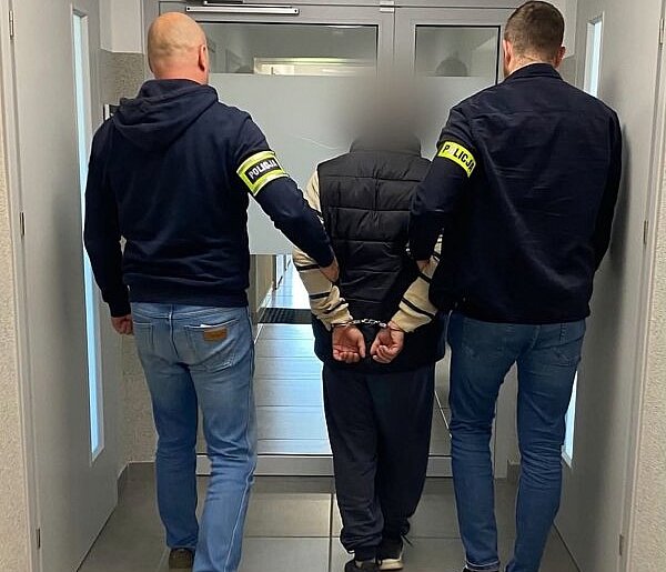 Z półek znikały kawy, czekolady, pasty do zębów, bomboniery i kremy do protez
