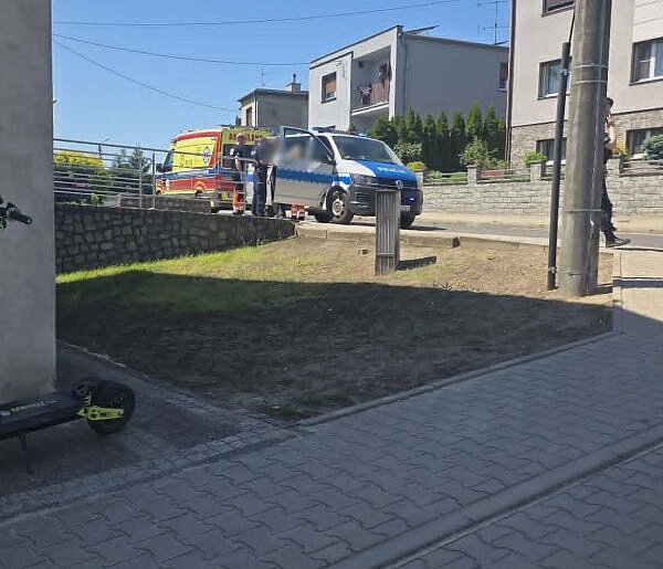 15-latek zjeżdżał "z górki". Nie zatrzymał się w porę. Wtedy nadjechało Volvo