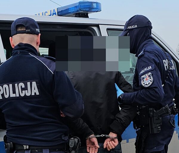 Brutalny atak na 40-latkę. Poszło o wpisy w internecie. Uderzał jej głową...