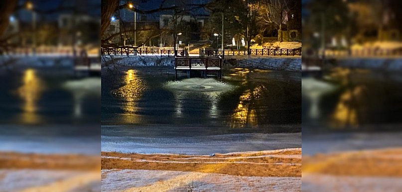 Mróz trzyma, woda leci... Czy tak być powinno? Wątpliwości rozwiewa dyrektor