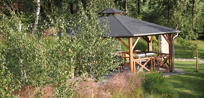 Altana ogrodowa: Idealna strefa relaksu w Twoim ogrodzie nawet w jeden dzień!