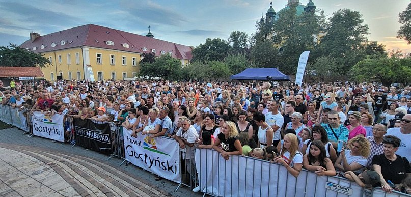 Powiat zaszalał! Legendarny zespół, gwiazdą powiatowych dożynek