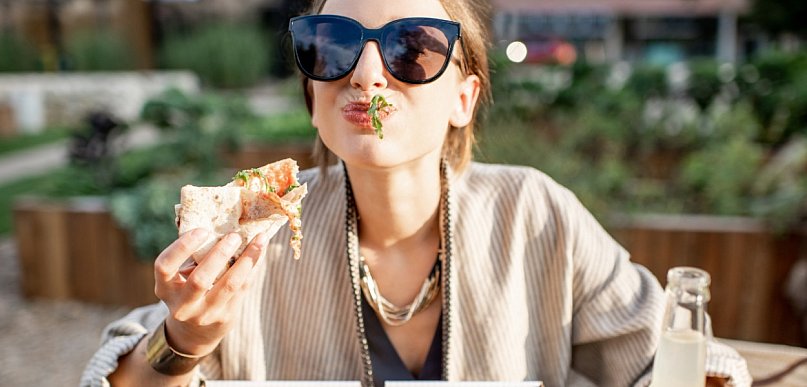 Wolność czy ucieczka? Coraz więcej ludzi wybiera... siebie. Z czego to wynika?