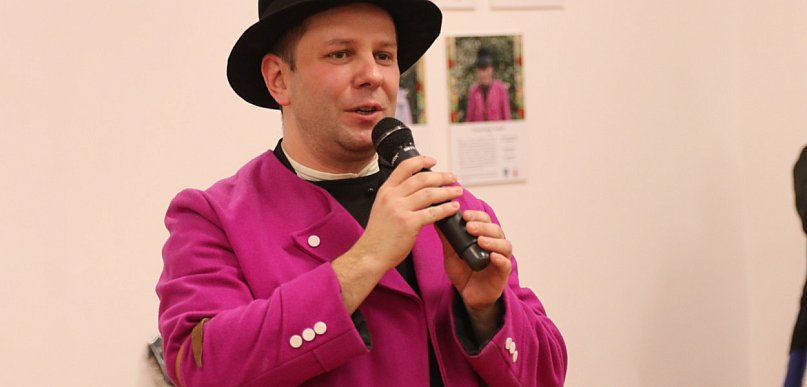 Prowadzi zespół, własne gospodarstwo... Teraz przyjął stanowisko z-cy dyrektora