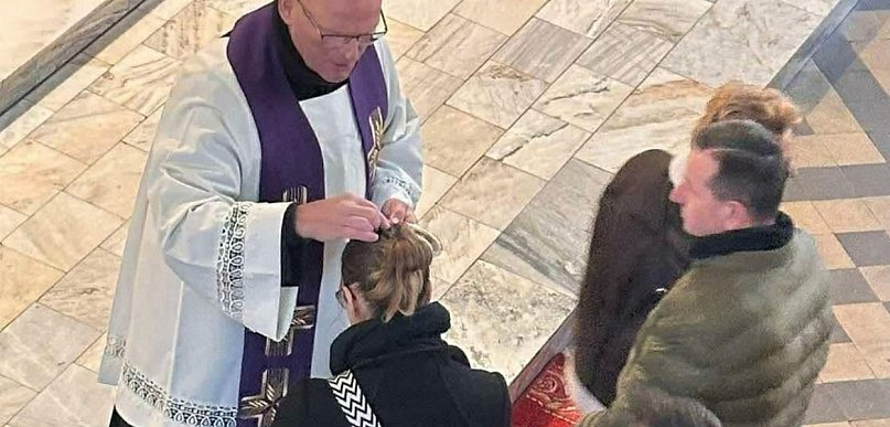 Czy trzeba iść do kościoła w Środę Popielcową? Wyjaśniamy zasady