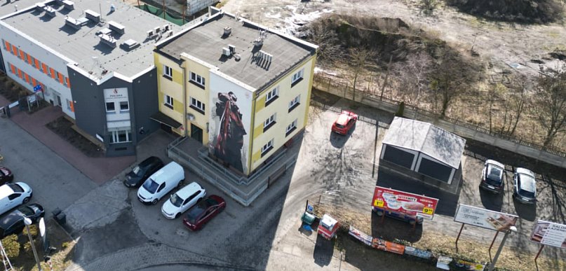 Kiedy rano przyszli do pracy, zamki w drzwiach były zablokowane. Co się stało?