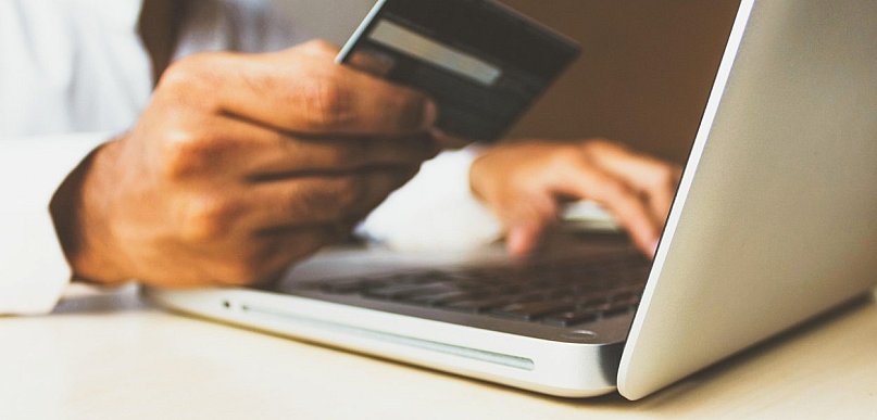 Jak zasady zwrotów kształtują zaufanie do cyfrowych platform handlowych