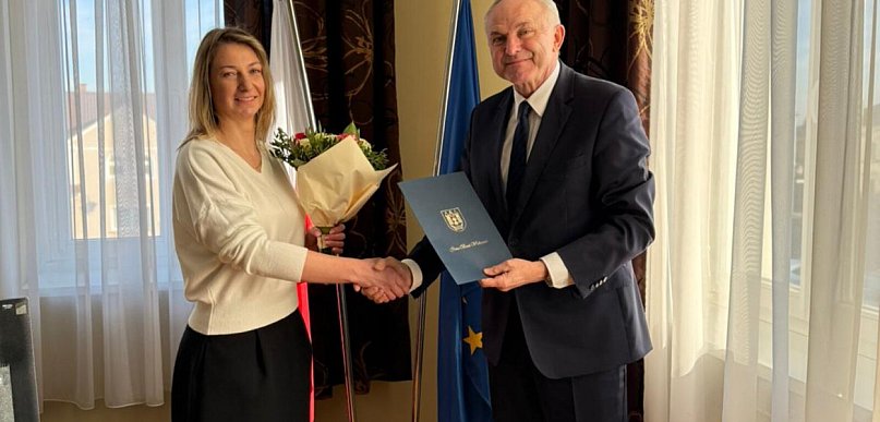 Burmistrz przedstawił nową szefową M-GOPS. To wieloletnia pracownica placówki
