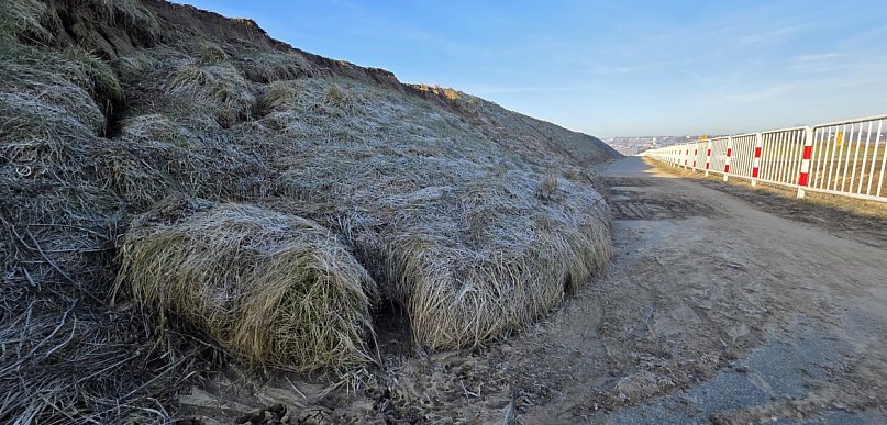 Skarpa "zjechała jak dywan" Co dalej ze ścieżką rowerową przy łączniku obwodnicy?