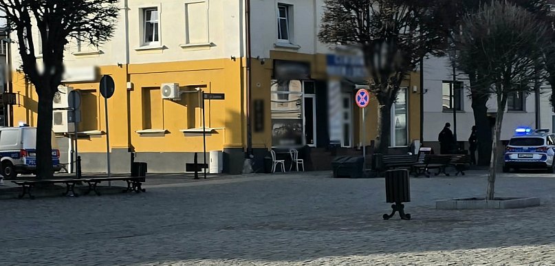 Gdy weszli do środka zobaczyli 41-latka z obrażeniami głowy i klatki piersiowej...