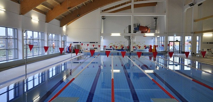 Chemiczny incydent na krytej pływalni! Ewakuacja i pięć osób w szpitalu