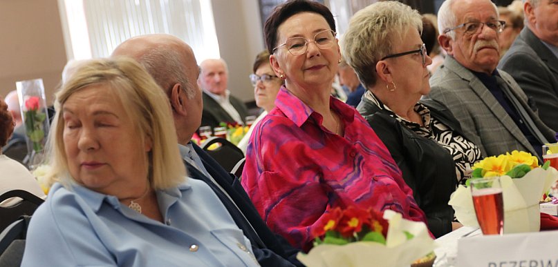 Tym razem impreza była skromniejsza, bo trwa post. Były kwiatki, słodkości i...