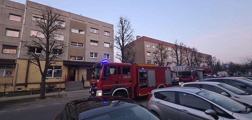 Pożar mieszkania na Górnej w Gostyniu. Strażaków wezwali sąsiedzi. Straty są...