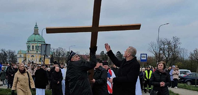 Miejska Droga Krzyżowa w tym roku inna. Nowa trasa, autobusy i święcenie...
